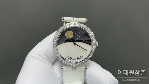 반클리프아펠 아펠 포에틱 컴플리케이션 여성 기계식 워치 38mm 멀티컬러 다이얼 화이트 가죽 스트랩