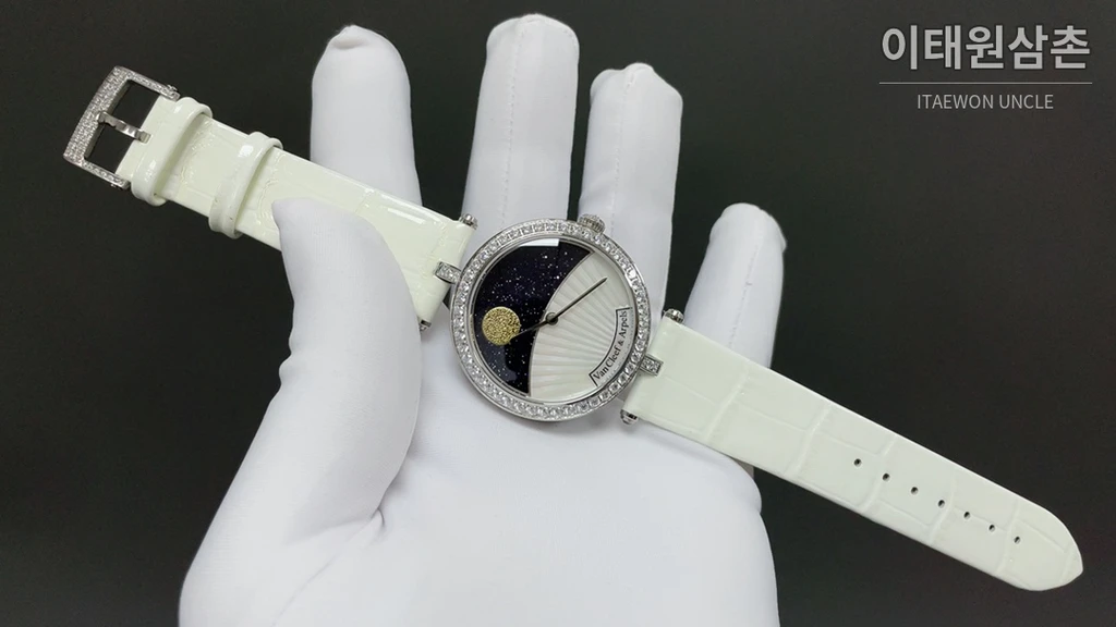 반클리프아펠 아펠 포에틱 컴플리케이션 여성 기계식 워치 38mm 멀티컬러 다이얼 화이트 가죽 스트랩