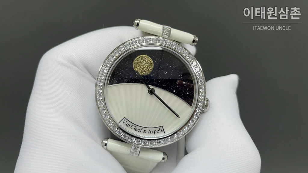 반클리프아펠 아펠 포에틱 컴플리케이션 여성 기계식 워치 38mm 멀티컬러 다이얼 화이트 가죽 스트랩