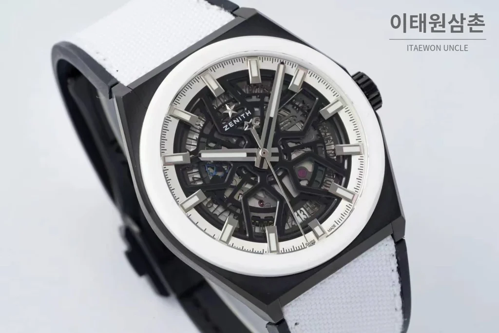 제니스 디파이 스켈레톤 스틸 스타다이얼 오토매틱 41mm 화이트 나일론 스트랩 화이트 베젤