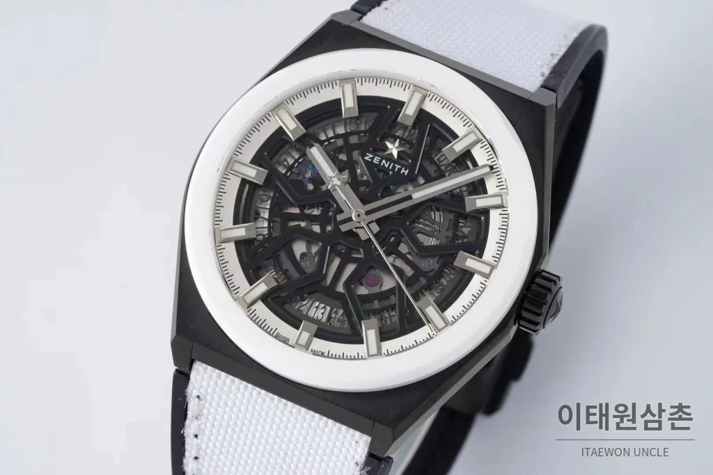 제니스 디파이 스켈레톤 스틸 스타다이얼 오토매틱 41mm 화이트 나일론 스트랩 화이트 베젤