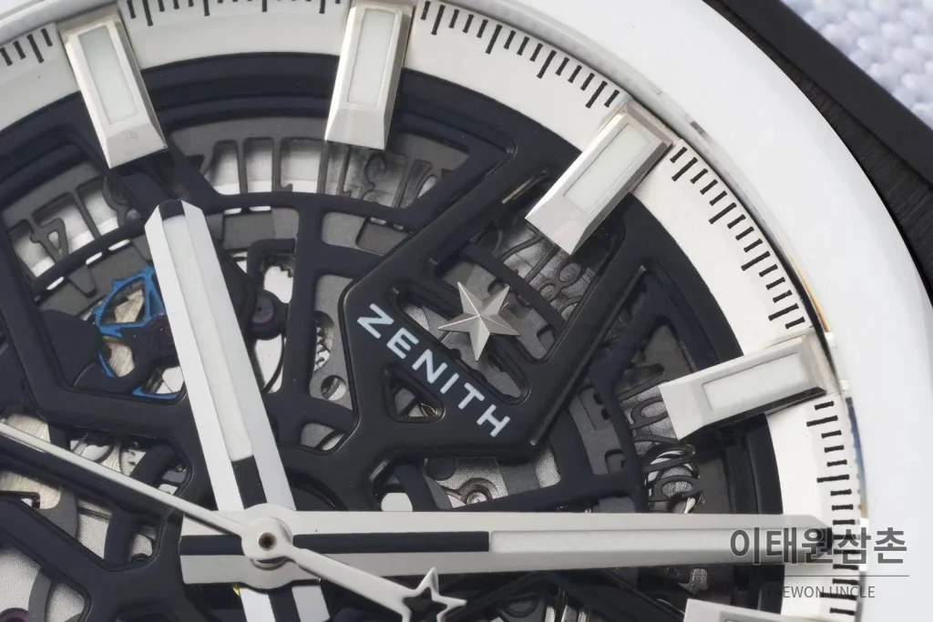 제니스 디파이 스켈레톤 스틸 스타다이얼 오토매틱 41mm 화이트 나일론 스트랩 화이트 베젤