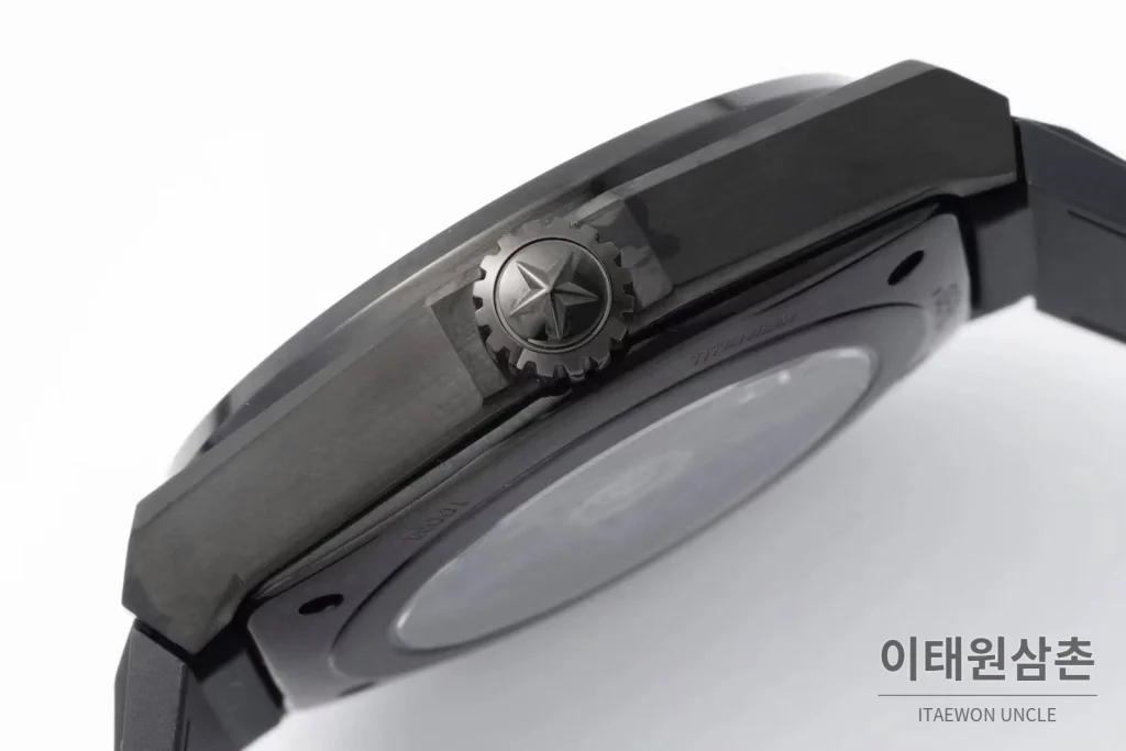 제니스 디파이 스켈레톤 스틸 스타다이얼 오토매틱 41mm 블랙 러버 스트랩 블랙 베젤