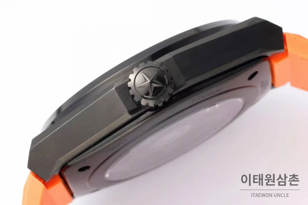 제니스 디파이 스켈레톤 스틸 스타다이얼 오토매틱 41mm 오렌지 러버 스트랩 블랙 베젤