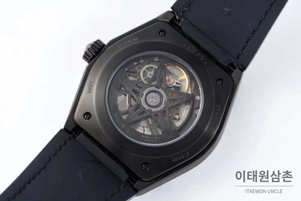 제니스 디파이 스켈레톤 스틸 스타다이얼 오토매틱 41mm 화이트 나일론 스트랩 화이트 베젤