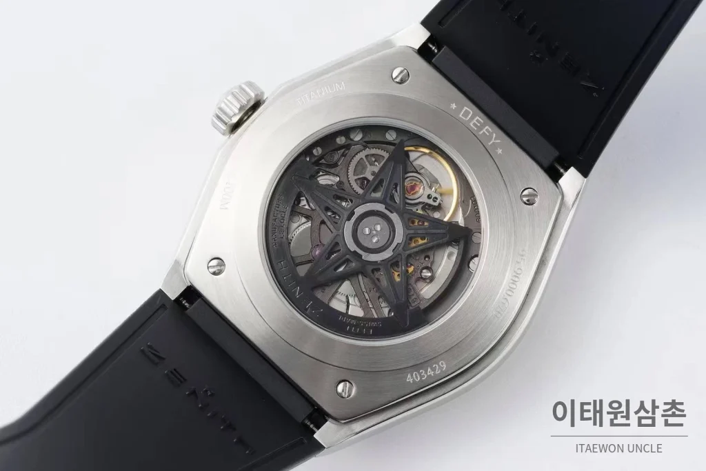 제니스 디파이 스켈레톤 스틸 스타다이얼 오토매틱 41mm 블랙 러버 스트랩