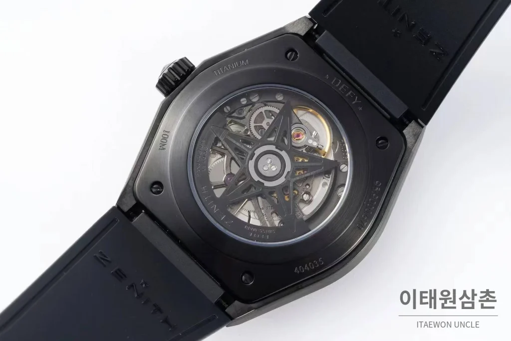 제니스 디파이 스켈레톤 스틸 스타다이얼 오토매틱 41mm 블랙 러버 스트랩 블랙 베젤