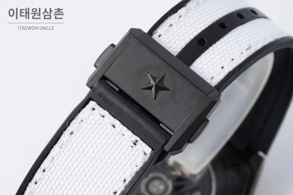 제니스 디파이 스켈레톤 스틸 스타다이얼 오토매틱 41mm 화이트 나일론 스트랩 화이트 베젤