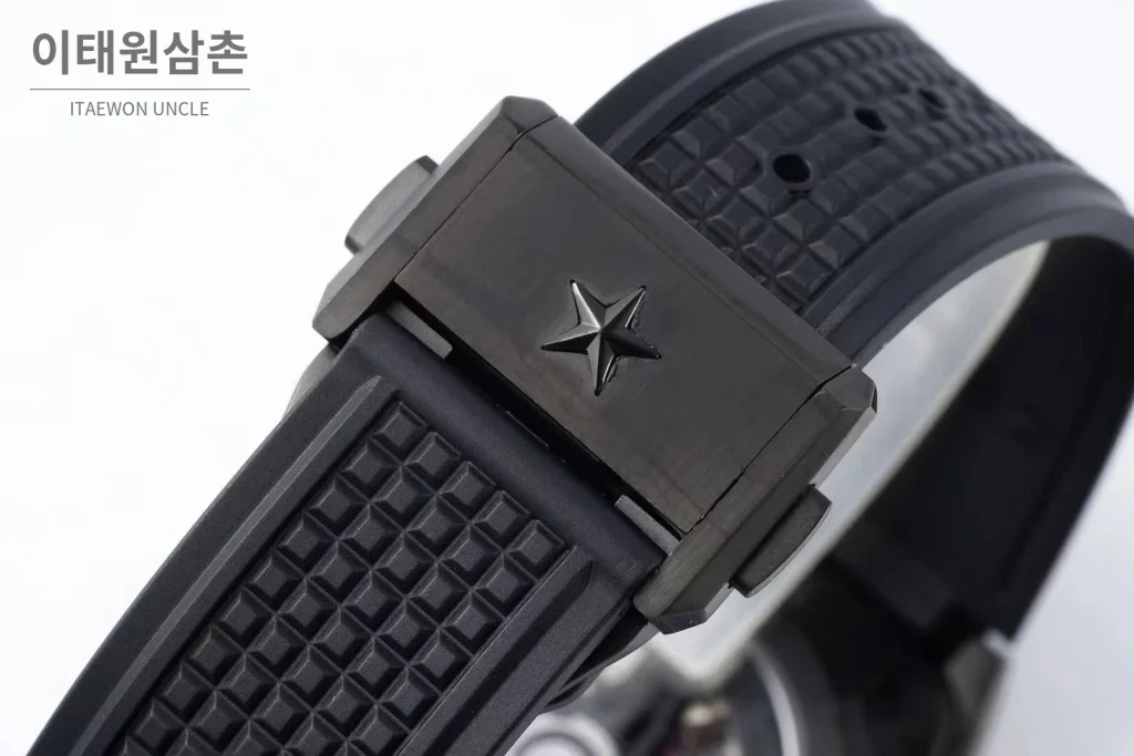 제니스 디파이 스켈레톤 스틸 스타다이얼 오토매틱 41mm 블랙 러버 스트랩 블랙 베젤