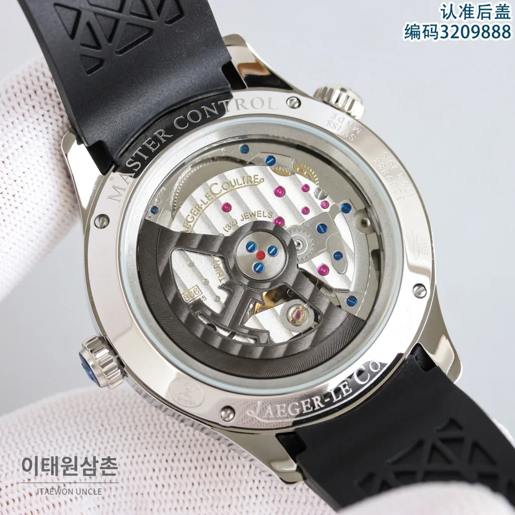 제니스 마스터 오토매틱 42mm 화이트 다이얼 블랙 러버 스트랩