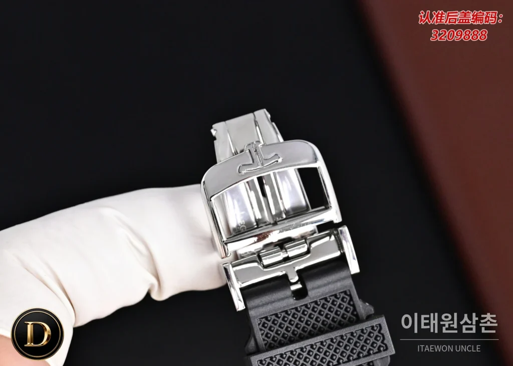 제니스 마스터 오토매틱 42mm 블랙 다이얼 블랙 러버 스트랩