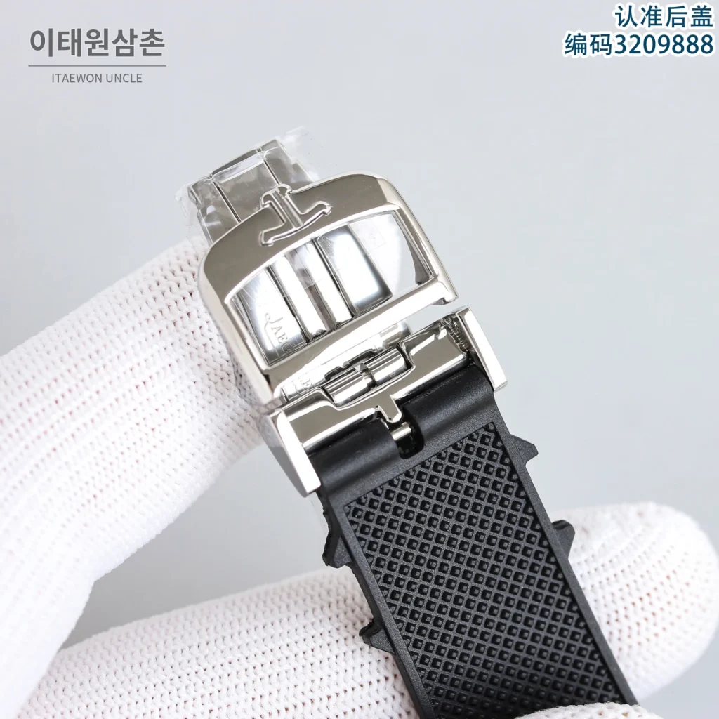 제니스 마스터 오토매틱 42mm 화이트 다이얼 블랙 러버 스트랩