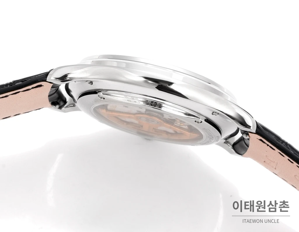 제니스 마스터 울트라 싱 오토매틱 39mm 화이트 다이얼 블랙 가죽 스트랩
