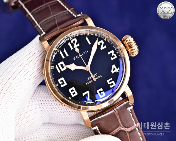 제니스 파일럿 오토매틱 45mm 네이비 다이얼