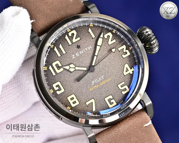 제니스 파일럿 오토매틱 45mm 그레이 다이얼