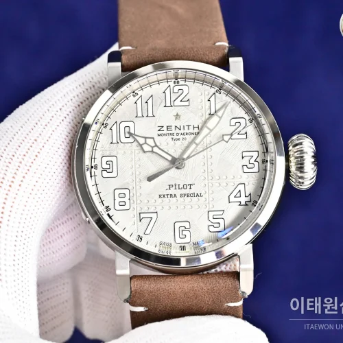 제니스 파일럿 오토매틱 45mm 화이트 다이얼