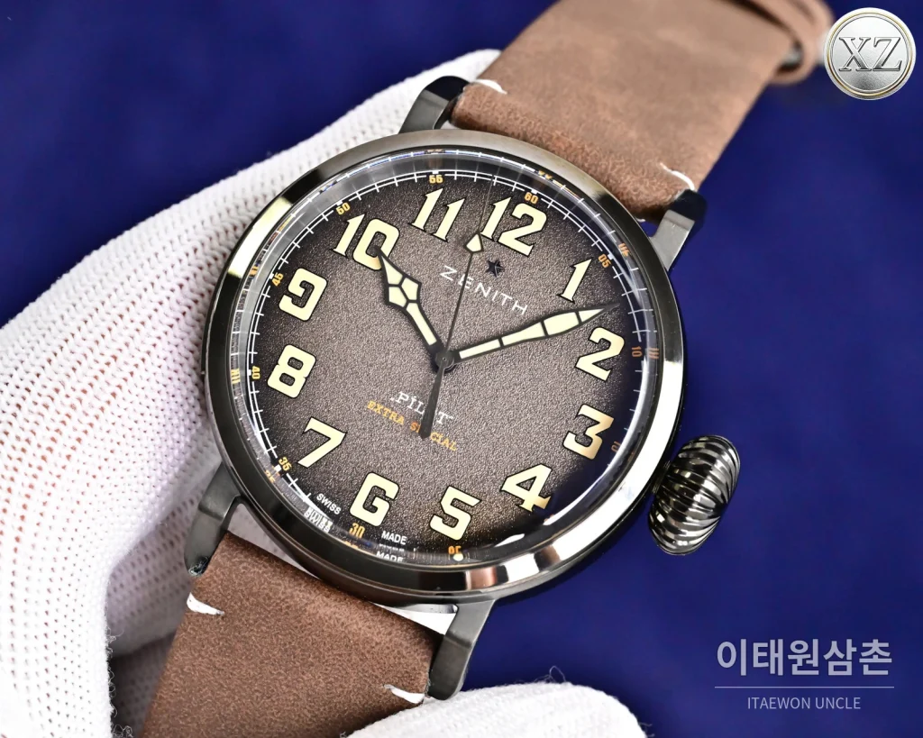 제니스 파일럿 오토매틱 45mm 그레이 다이얼