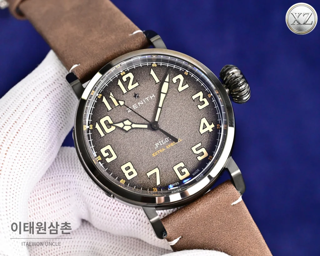 제니스 파일럿 오토매틱 45mm 그레이 다이얼