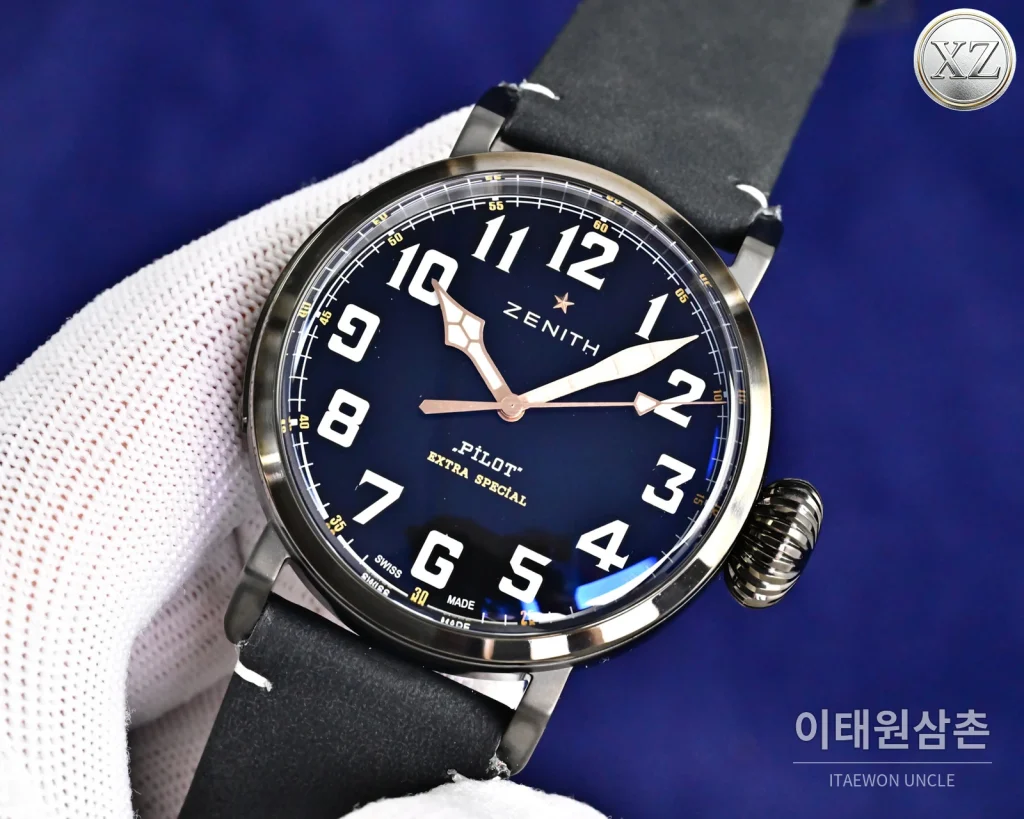 제니스 파일럿 오토매틱 45mm 네이비 다이얼