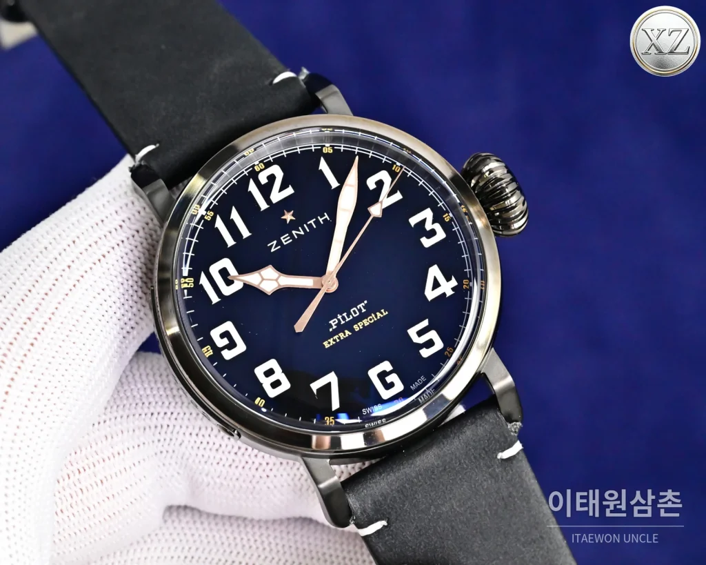 제니스 파일럿 오토매틱 45mm 네이비 다이얼