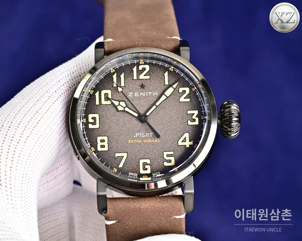 제니스 파일럿 오토매틱 45mm 그레이 다이얼