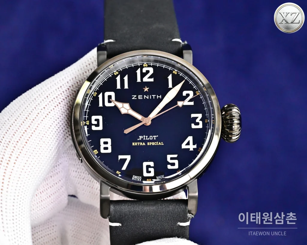 제니스 파일럿 오토매틱 45mm 네이비 다이얼