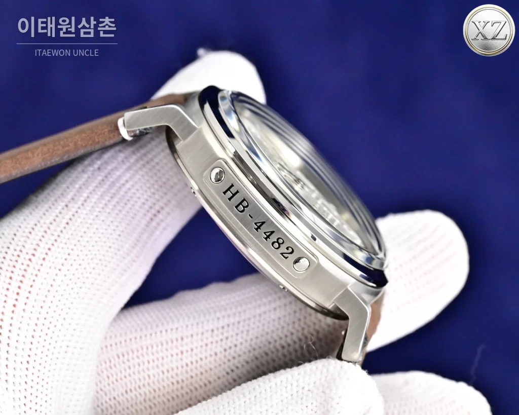 제니스 파일럿 오토매틱 45mm 화이트 다이얼