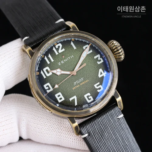 제니스 파일럿 티타늄 오토매틱 45mm 블랙 (2)