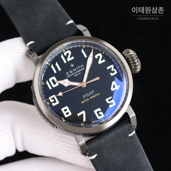 제니스 파일럿 티타늄 오토매틱 45mm 블랙 블랙 가죽 스트랩