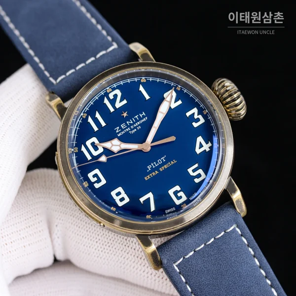 제니스 파일럿 티타늄 오토매틱 45mm 블랙 네이비 가죽 스트랩 제니스 파일럿 티타늄 오토매틱 45mm 블랙 네이비 가죽 스트랩