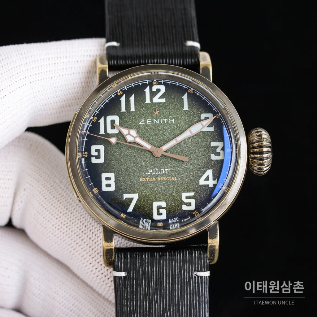 제니스 파일럿 티타늄 오토매틱 45mm 블랙 (2)