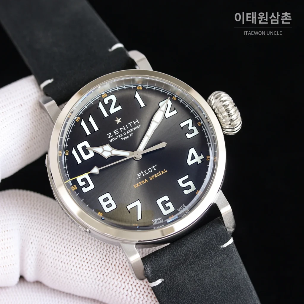 제니스 파일럿 티타늄 오토매틱 45mm 블랙