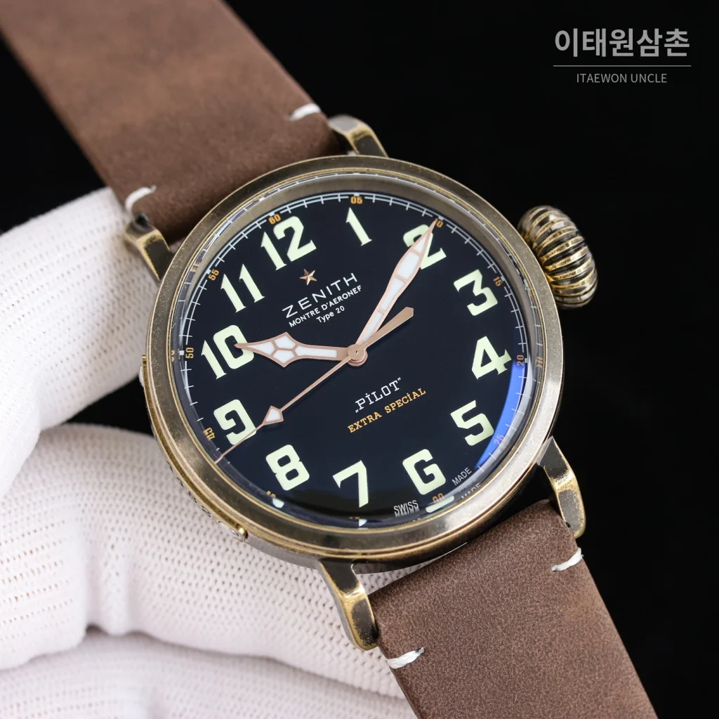 제니스 파일럿 티타늄 오토매틱 45mm 블랙 네이비 가죽 스트랩