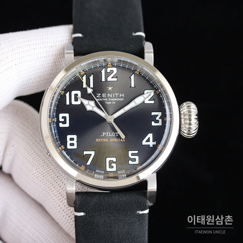 제니스 파일럿 티타늄 오토매틱 45mm 블랙