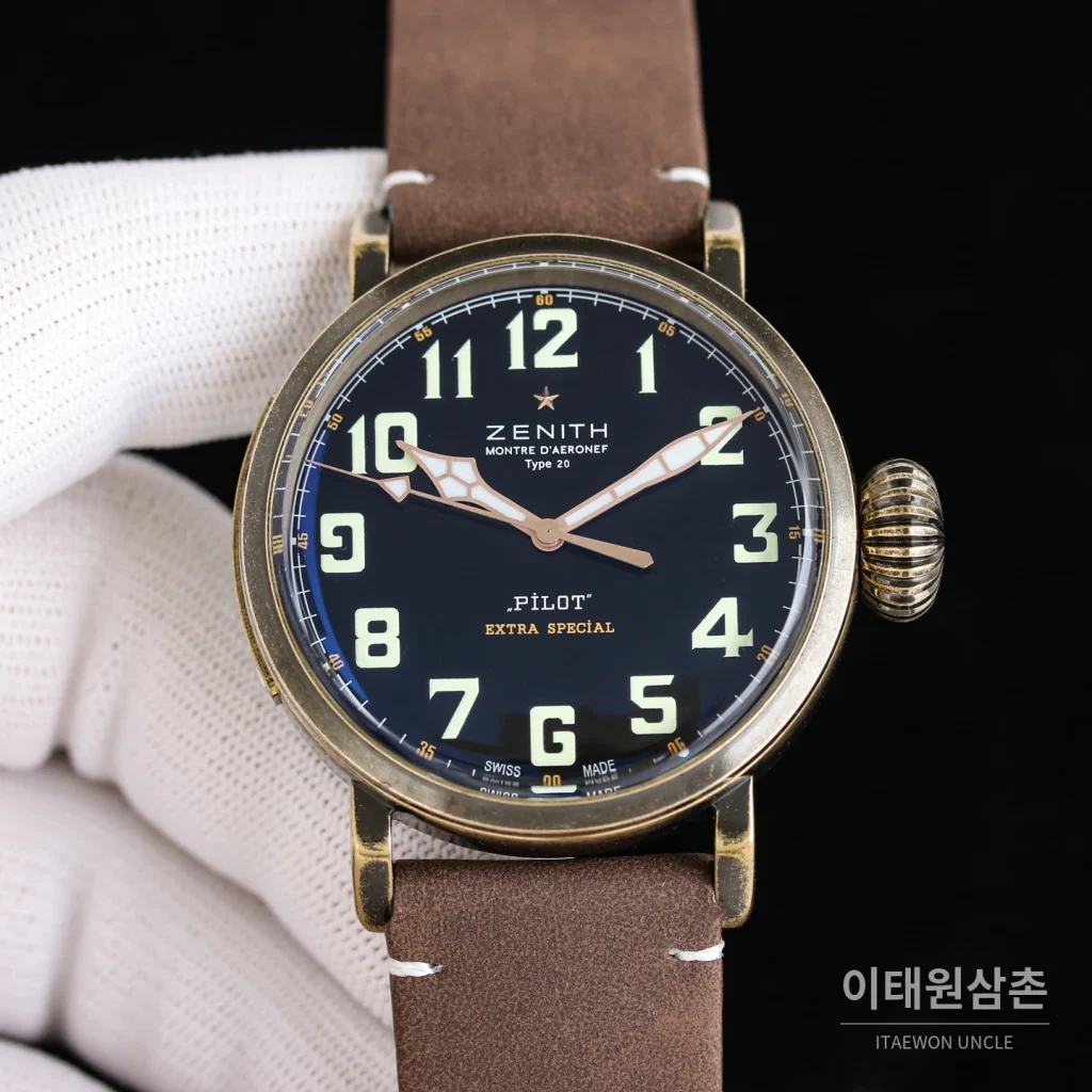 제니스 파일럿 티타늄 오토매틱 45mm 블랙 네이비 가죽 스트랩