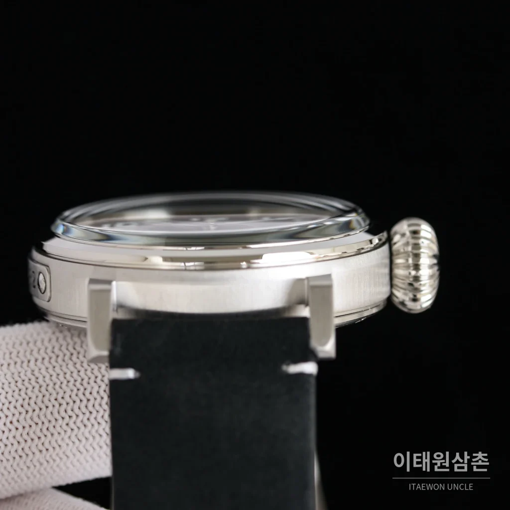 제니스 파일럿 티타늄 오토매틱 45mm 블랙