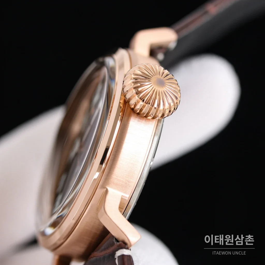 제니스 파일럿 티타늄 오토매틱 45mm 블랙 (2)