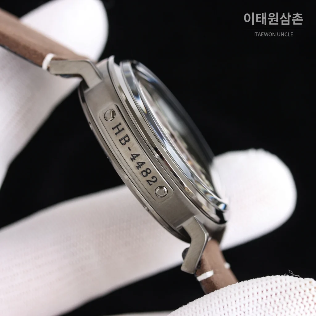 제니스 파일럿 티타늄 오토매틱 45mm 블랙 블랙 가죽 스트랩