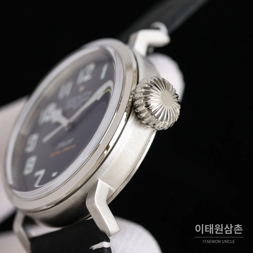 제니스 파일럿 티타늄 오토매틱 45mm 블랙