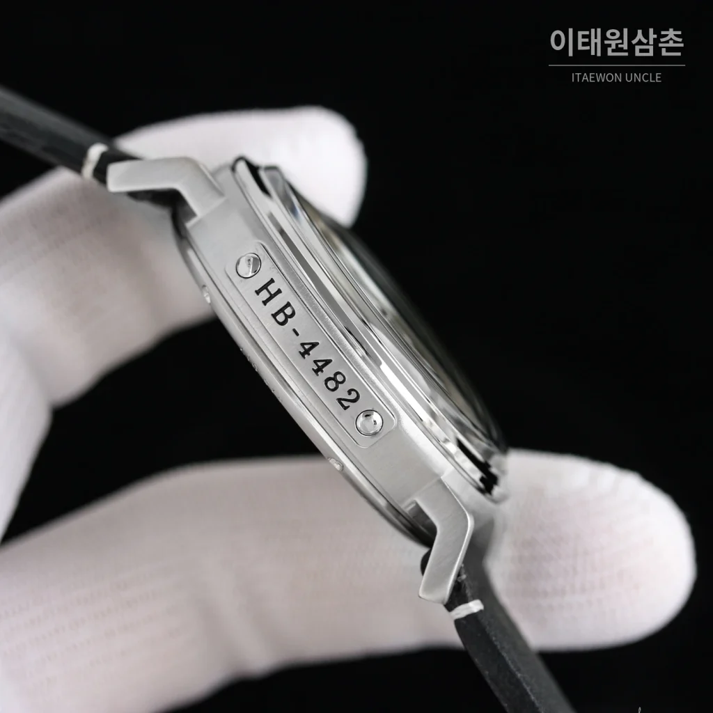 제니스 파일럿 티타늄 오토매틱 45mm 블랙