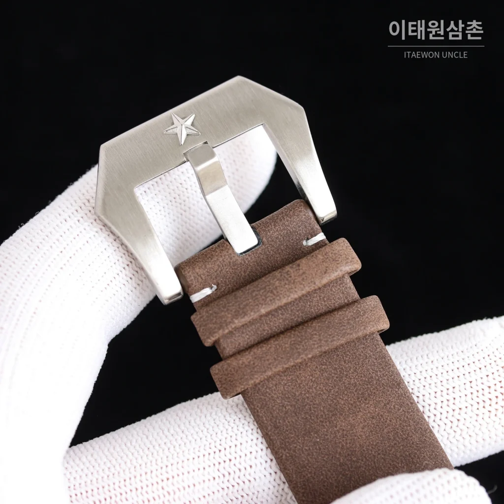 제니스 파일럿 티타늄 오토매틱 45mm 블랙 블랙 가죽 스트랩