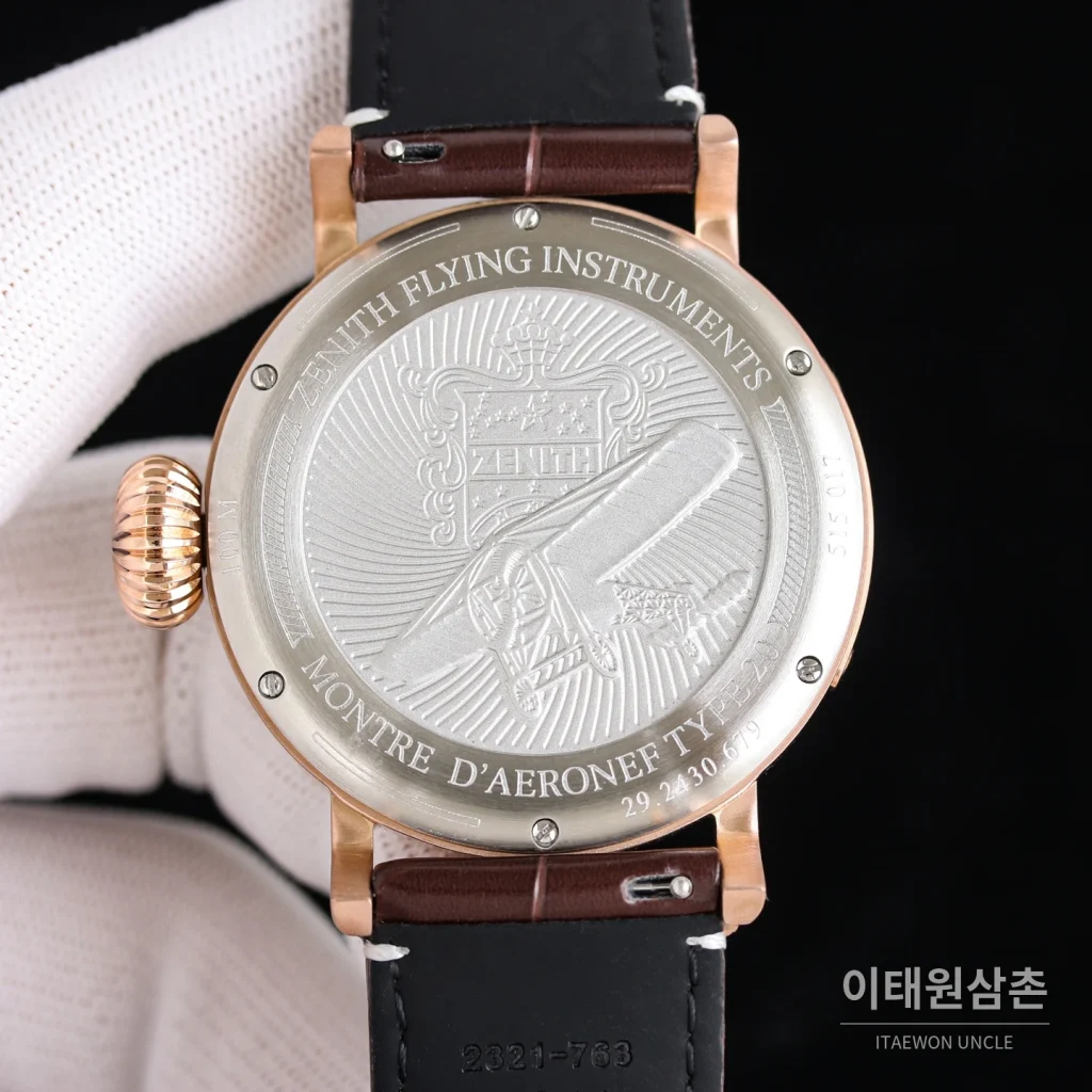 제니스 파일럿 티타늄 오토매틱 45mm 블랙 (2)