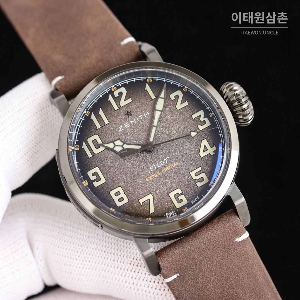제니스 파일럿 티타늄 오토매틱 45mm 블랙 블랙 가죽 스트랩