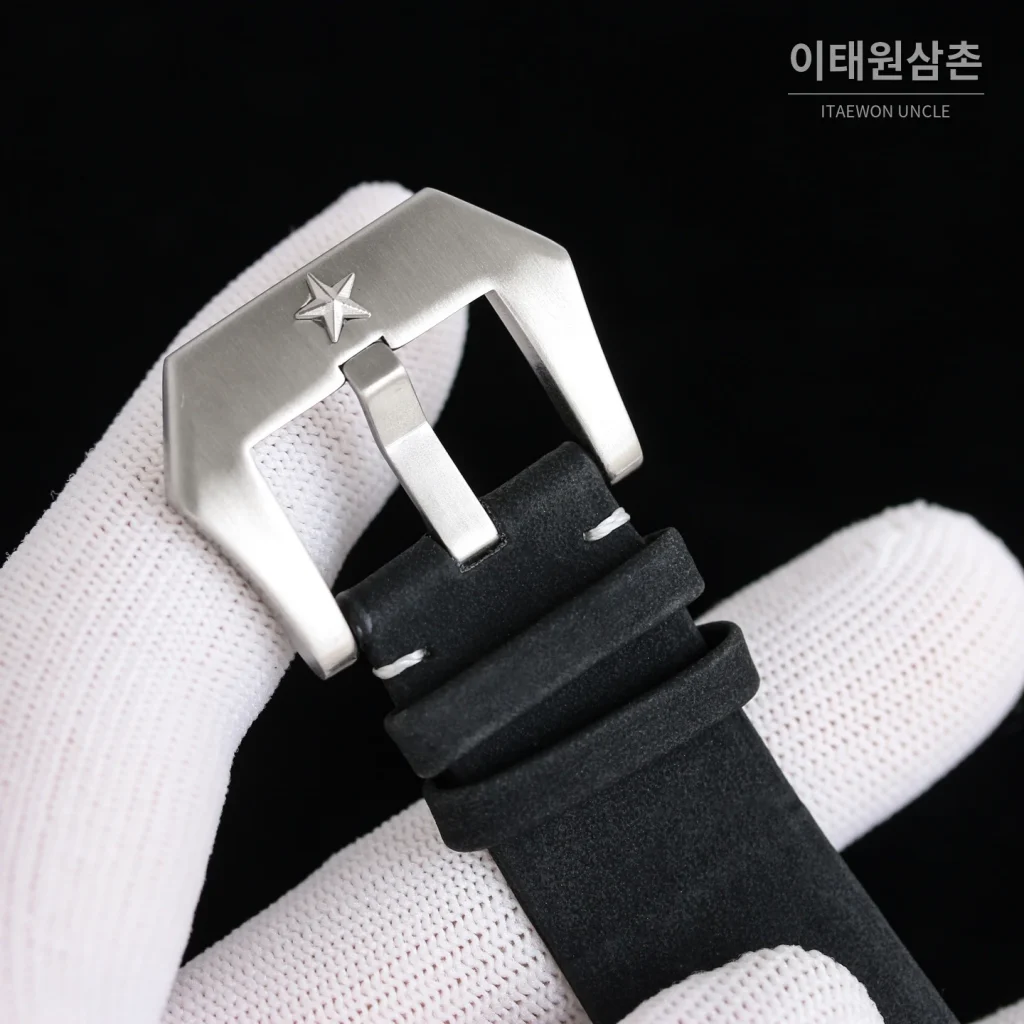 제니스 파일럿 티타늄 오토매틱 45mm 블랙