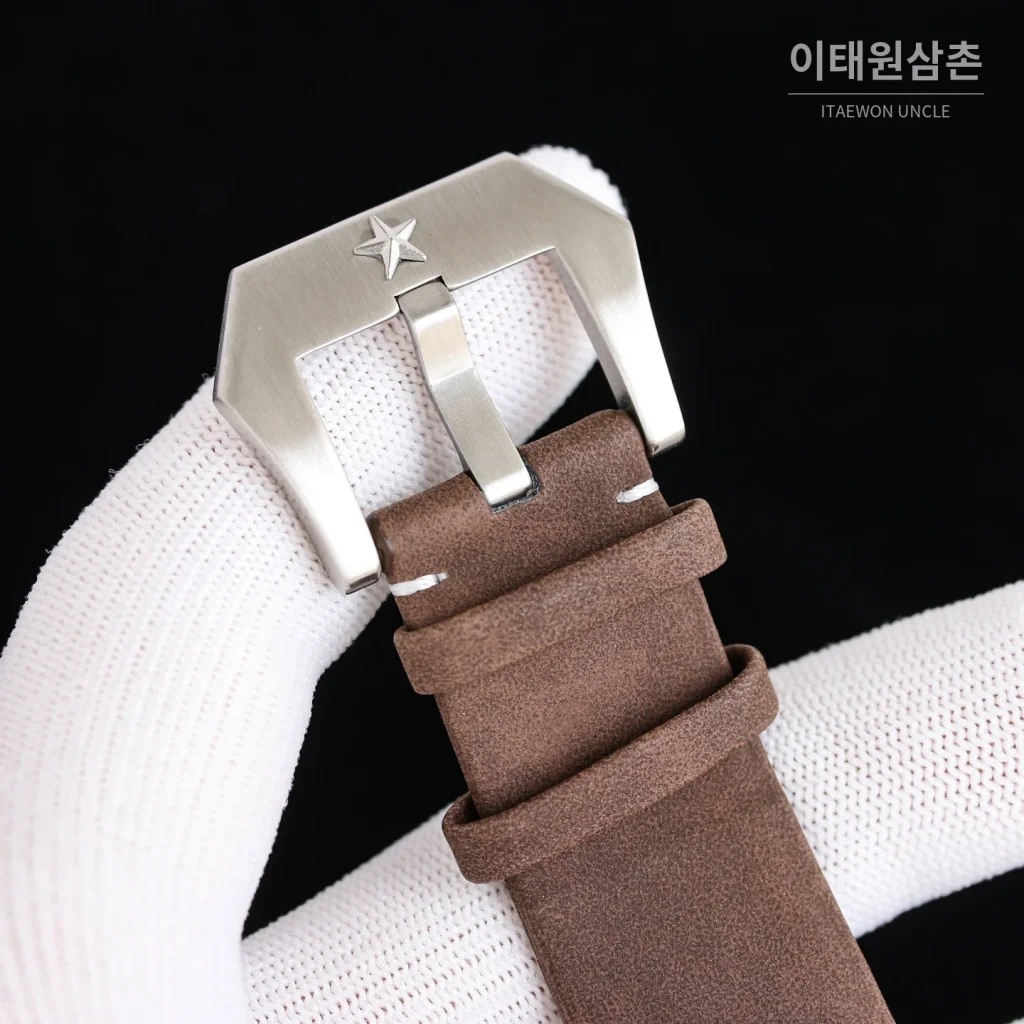 제니스 파일럿 티타늄 오토매틱 45mm 블랙 네이비 가죽 스트랩