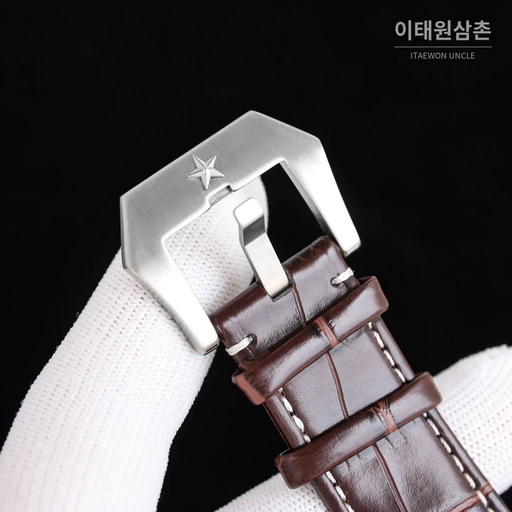 제니스 파일럿 티타늄 오토매틱 45mm 블랙 (2)