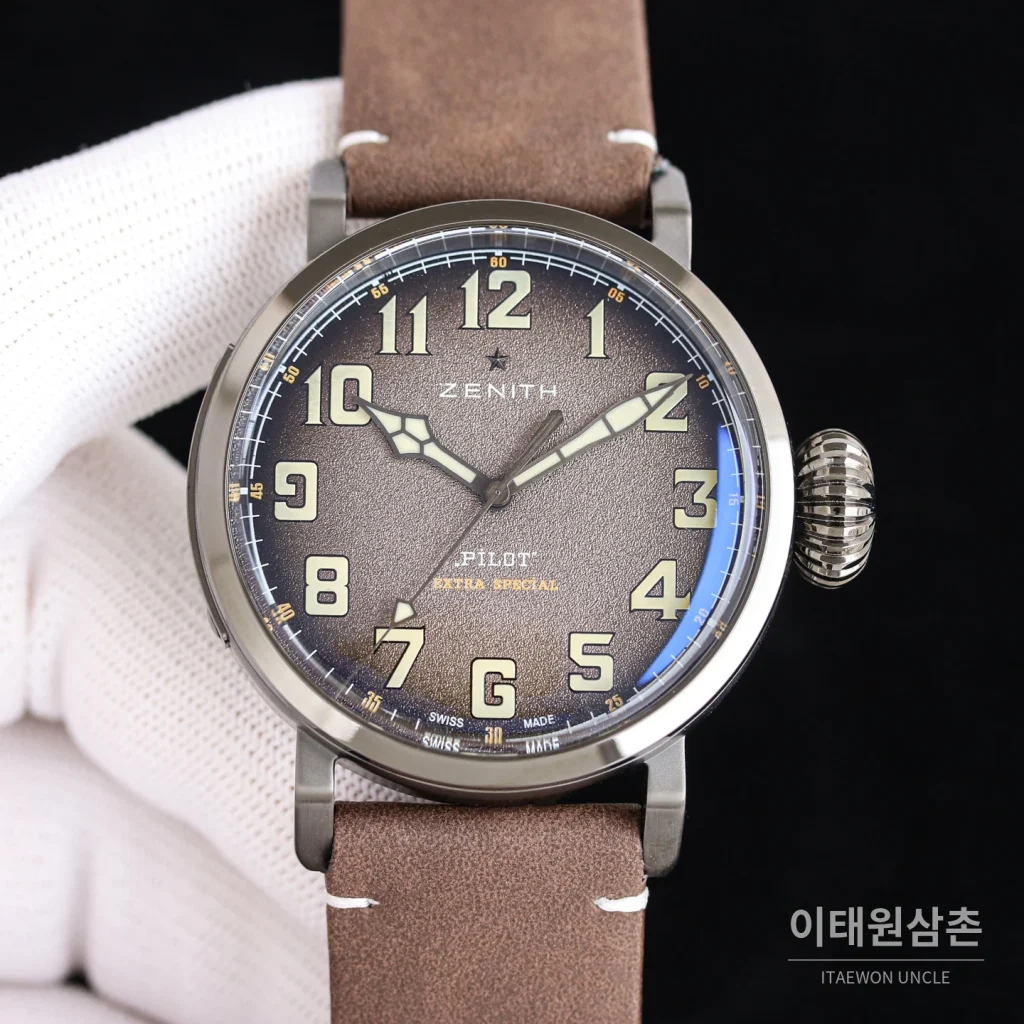 제니스 파일럿 티타늄 오토매틱 45mm 블랙 블랙 가죽 스트랩